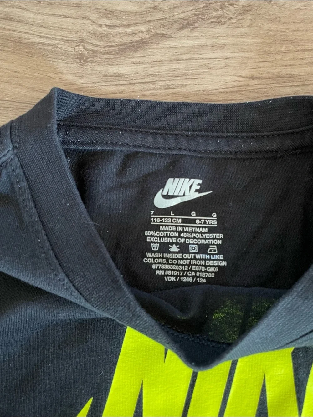 Nike Boys Size 7 Black Neon Yellow Logo Graphic Print Crew Neck Short Sleeve Tee